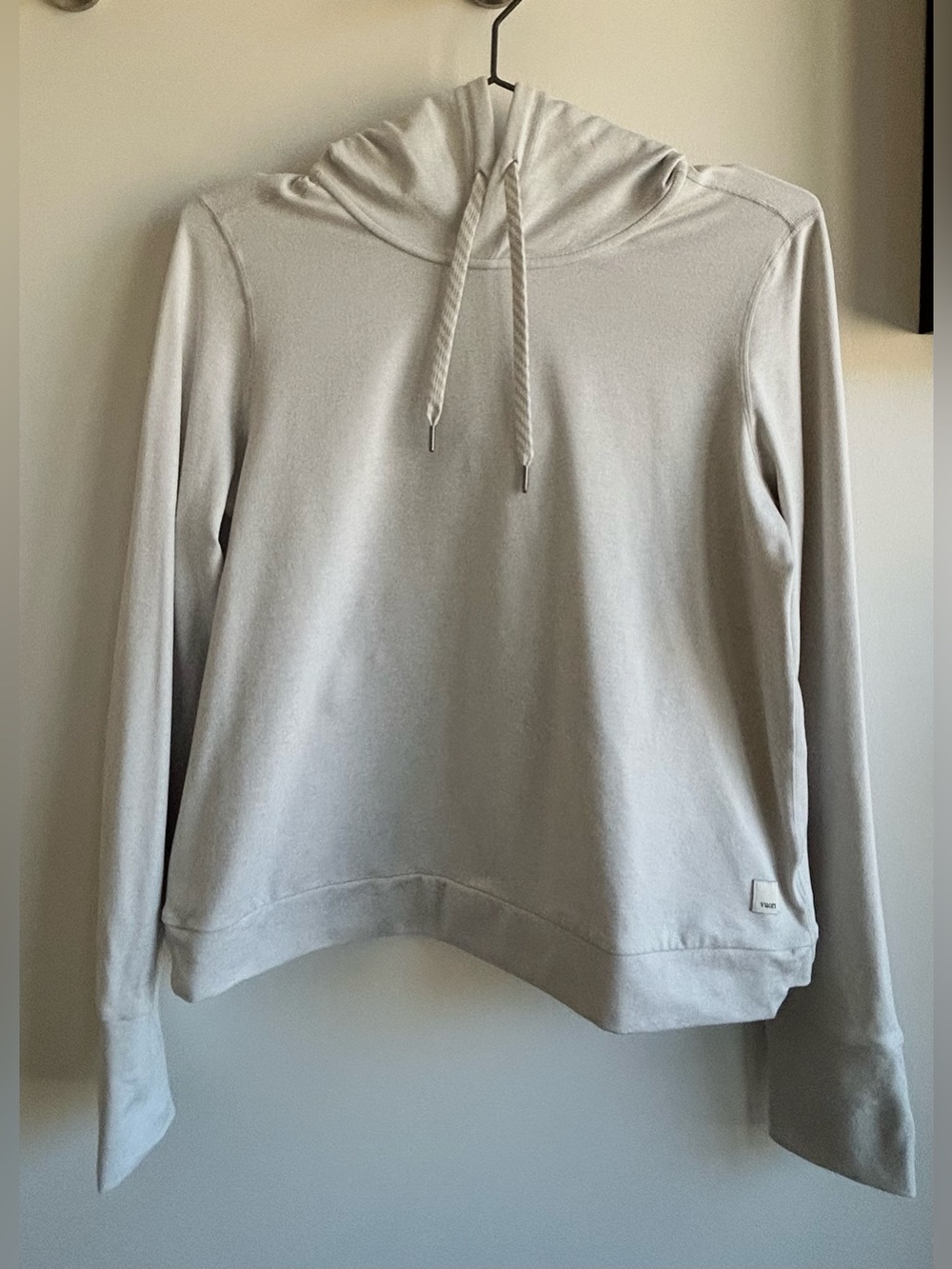 Vuori Women's Halo Essential Hoodie in Light Gray- Salt Heather Gray